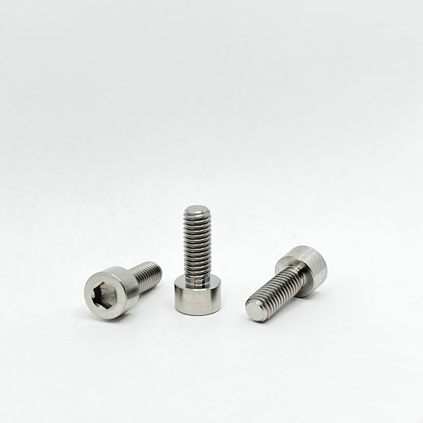 Titanový šroub M6x16 mm | Grade 5 | DIN 912 | inbus s válcovou hlavou (1)