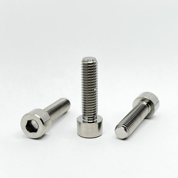 Titanový šroub M8x30 mm | Grade 5 | DIN 912 | inbus s válcovou hlavou (1)