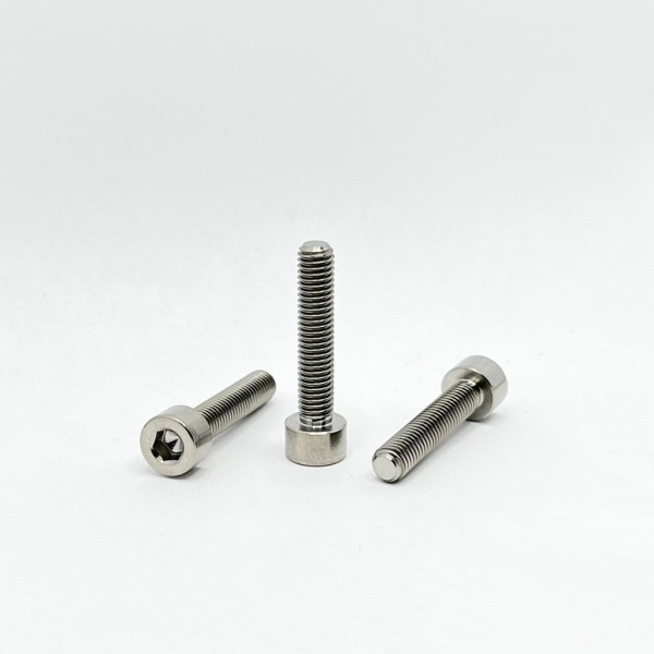 Titanový šroub M5x25 mm | Grade 5 | DIN 912 | inbus s válcovou hlavou (1)