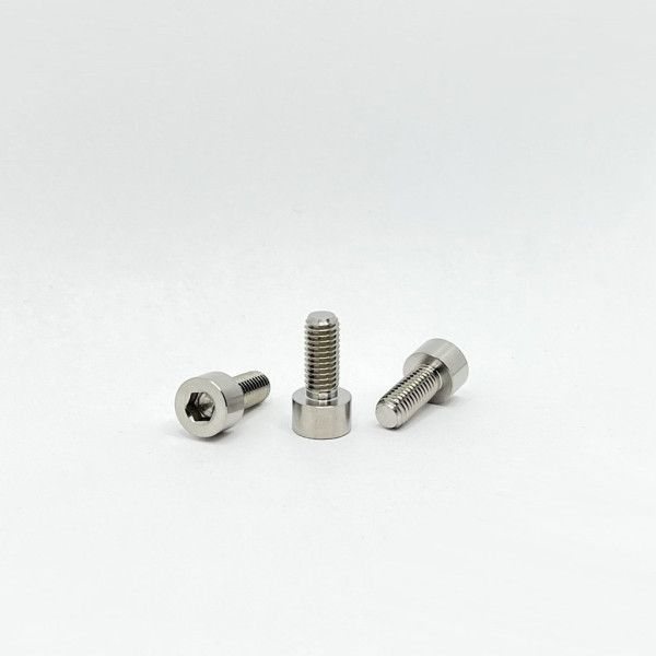 Titanový šroub M5x12 mm | Grade 5 | DIN 912 | inbus s válcovou hlavou (1)